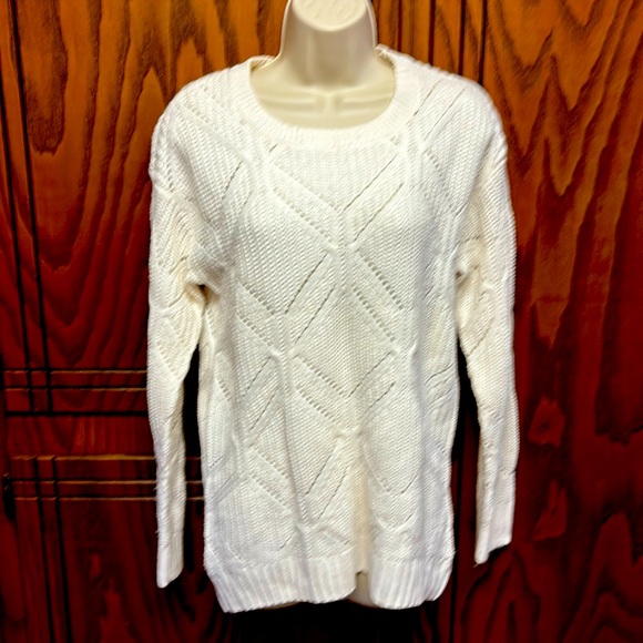 Liz Claiborne Sweaters - Liz Claiborne size Med winter white